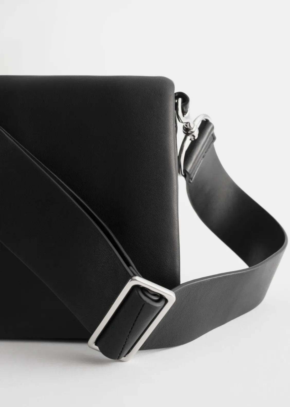 & Other Stories Shoulder Bags | Chrome Free Leather Crossbody Bag Black